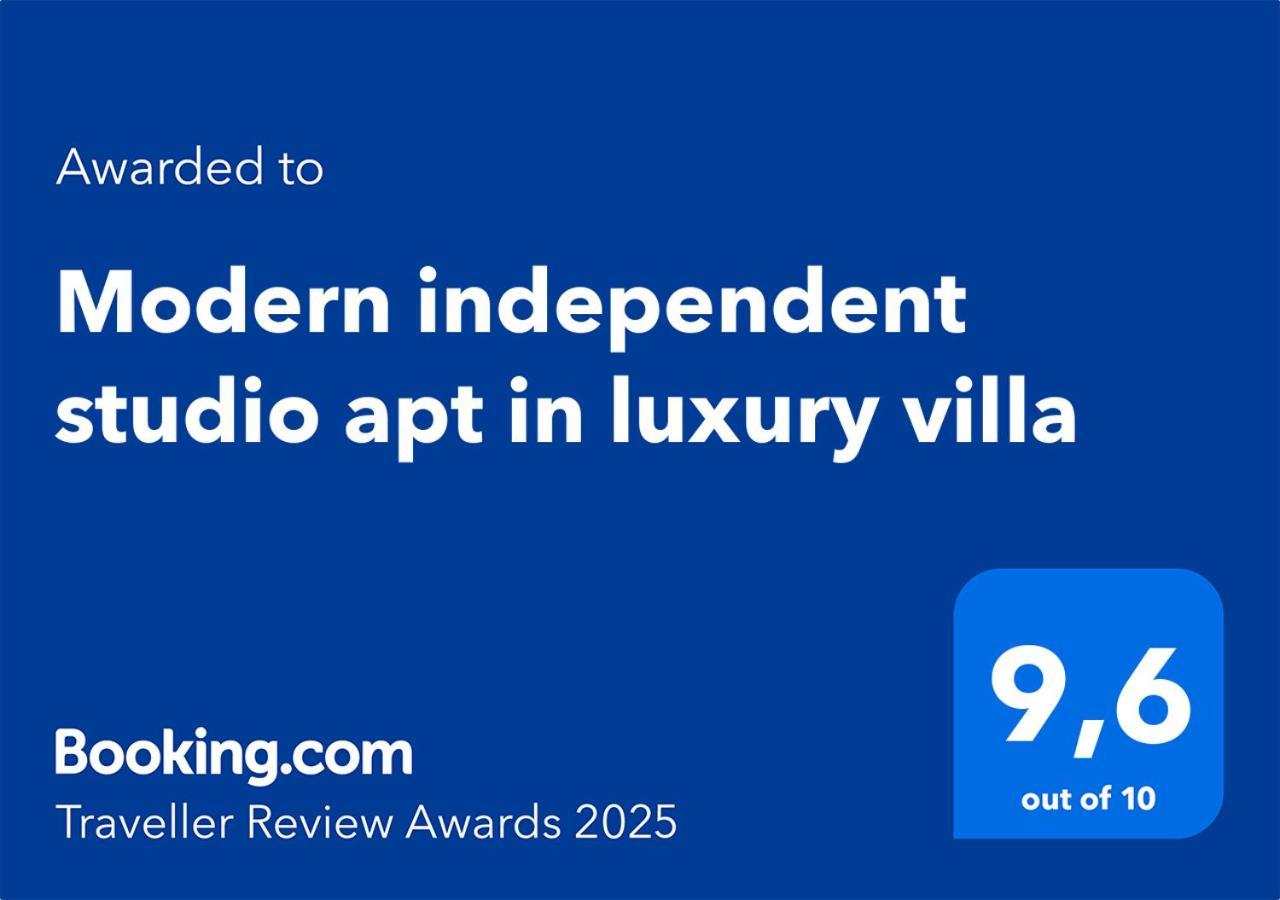 Modern Independent Studio Apt In Luxury Villa Benalmádena Zewnętrze zdjęcie